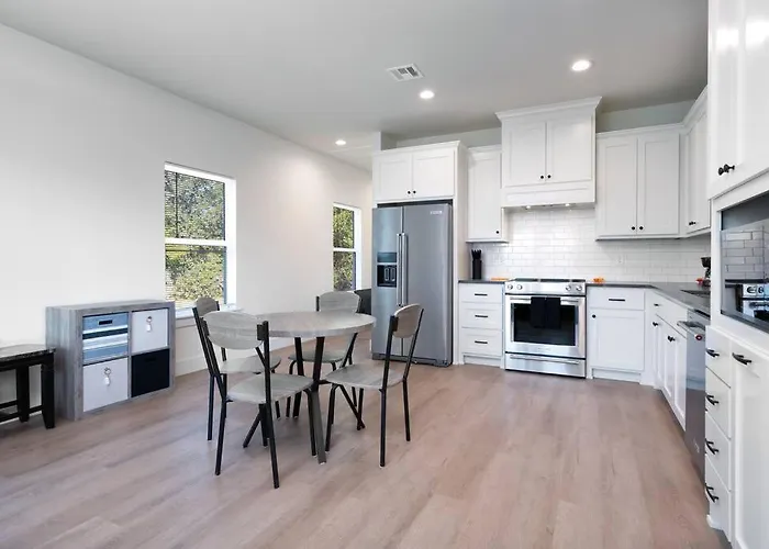 Holiday home Brand New Modern Getaway On Private Land! *
