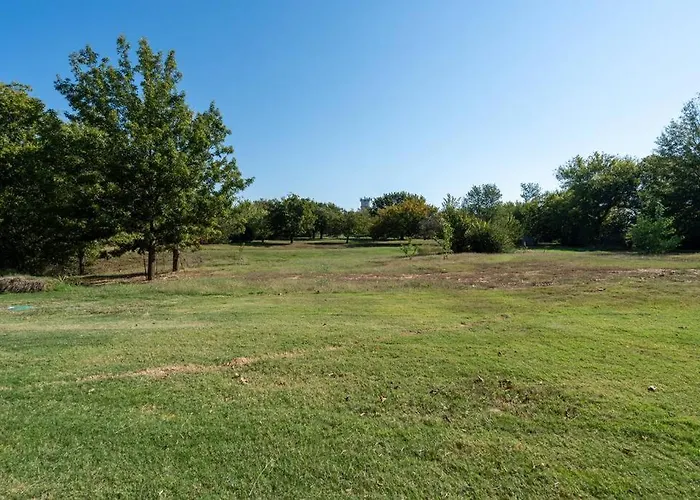 Brand New Modern Getaway On Private Land! Holiday home *