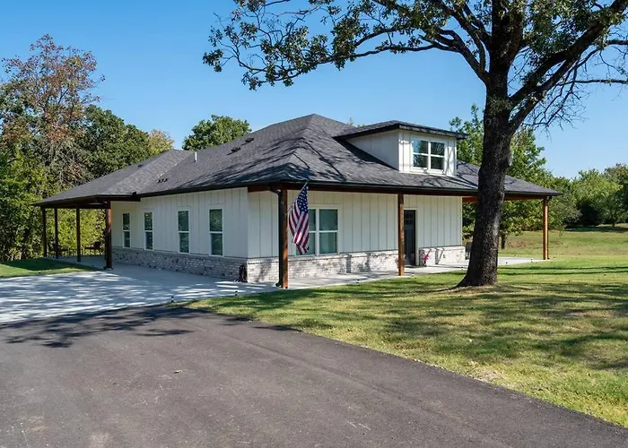 Brand New Modern Getaway On Private Land!