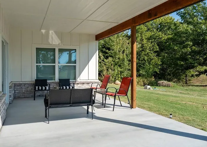 Holiday home Brand New Modern Getaway On Private Land! *
