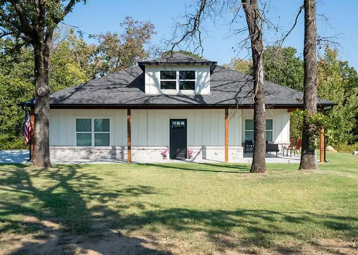 Holiday home Brand New Modern Getaway On Private Land! Tulsa